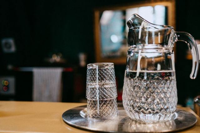 Carafer ou décanter un vin Carafer ou décanter un vin